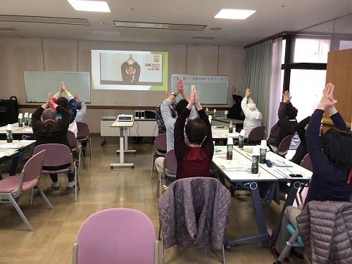 自治体や調剤薬局と連携した「高齢者向け地域サロン」